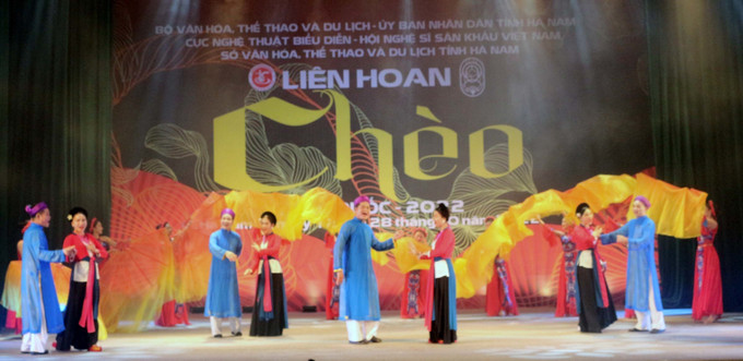 Tiết mục biểu diễn của trung tâm nghệ thuật tỉnh Hà Nam. Ảnh: Thanh Tuấn - TTXVN Bế mạc Liên hoan Chèo toàn quốc 2022: Đưa nghệ thuật truyền thống phát triển đáp ứng thị trường đương đại ảnh 6