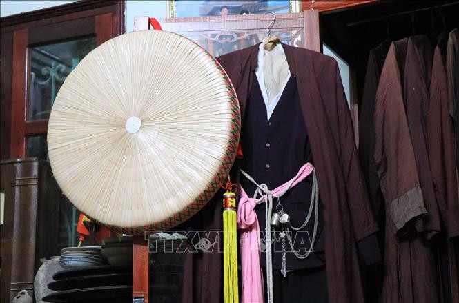 Trang phục của liền chị Quan họ. Ảnh: Thanh Thương- TTXVN Lan tỏa tình yêu dân ca Quan họ ảnh 6