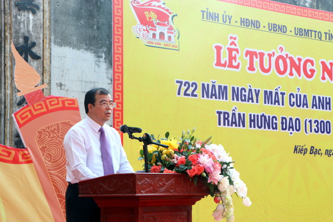 Ông Nguyễn Minh Hùng, Phó Chủ tịch UBND tỉnh Hải Dương, Trưởng Ban tổ chức Lễ hội mùa thu Côn Sơn – Kiếp Bạc năm 2022, đọc diễn văn ôn lại cuộc đời, thân thế sự nghiệp của Hưng Đạo đại vương Trần Quốc Tuấn. Ảnh: Mạnh Tú - TTXVN Tưởng niệm 722 năm ngày mất Anh hùng dân tộc Trần Hưng Đạo: Nhà quân sự thiên tài có tầm chiến lược ảnh 3