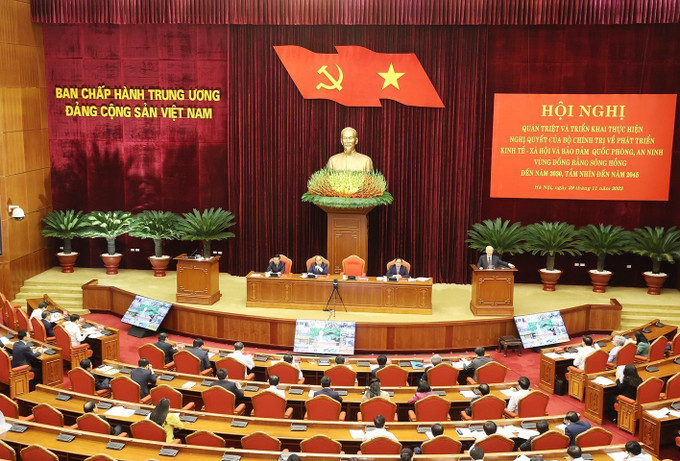 Tổng Bí thư Nguyễn Phú Trọng chủ trì Hội nghị quán triệt và triển khai thực hiện Nghị quyết của Bộ Chính trị về phương hướng phát triển kinh tế-xã hội và bảo đảm quốc phòng, an ninh vùng Đồng bằng Sông Hồng đến năm 2030, tầm nhìn đến năm 2045. Ảnh: Trí Dũng –TTXVN Phát triển kinh tế vùng Đồng bằng sông Hồng: Xây dựng chính sách ưu tiên vượt trội ảnh 1