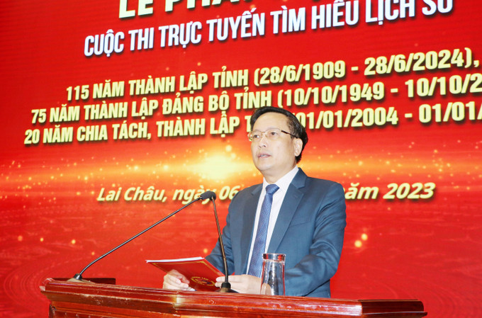 Trưởng Ban Tuyên giáo Tỉnh ủy Lai Châu Lê Đức Dục phát biểu tại Lễ phát động. Ảnh: Việt Hoàng - TTXVN Phát động cuộc thi tìm hiểu lịch sử tỉnh Lai Châu ảnh 2