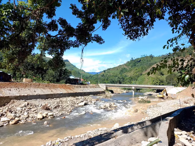 Hoàn thành kè chống sạt lở, bảo đảm an toàn khu dân cư xã Trà Leng, Quảng Nam ảnh 2