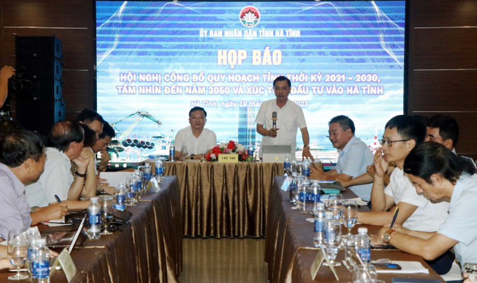 Quang cảnh buổi họp báo. Ảnh: Công Tường-TTXVN Công bố quy hoạch tỉnh Hà Tĩnh thời kỳ 2021-2030, tầm nhìn đến năm 2050 ảnh 1