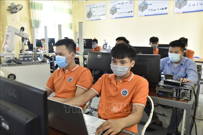 Các trường nghề tại Hà Tĩnh hiện thu hút đông đảo học sinh theo học. Ảnh: TTXVN phát Hơn 100 thanh niên nghèo học giỏi ở Hà Tĩnh được “chắp cánh” vào đại học ảnh 2