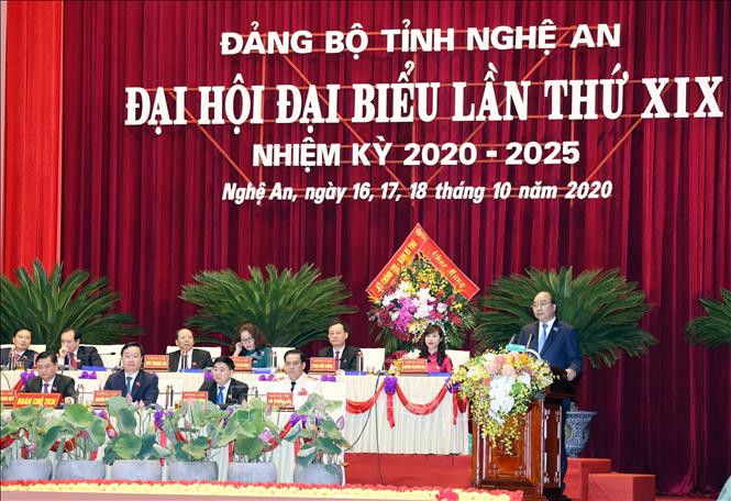 Đồng chí Nguyễn Xuân Phúc, Uỷ viên Bộ Chính trị, Thủ tướng Chính phủ phát biểu chỉ đạo. Ảnh: Thống Nhất - TTXVN Thủ tướng Chính phủ Nguyễn Xuân Phúc dự và chỉ đạo Đại hội đại biểu Đảng bộ tỉnh Nghệ An nhiệm kỳ 2020 - 2025 ảnh 1