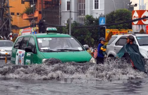 Gia Lai: Mưa lớn khiến nhiều nơi tại thành phố Pleiku ngập cục bộ ảnh 1