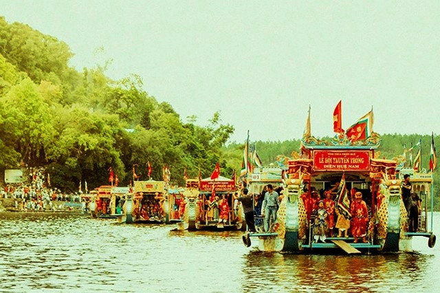 Lễ hội điện Huệ Nam là sinh hoạt truyền thống mang yếu tố văn hóa tâm linh của một bộ phận dân cư xứ Huế nói riêng và cả nước nói chung. Ảnh: khamphahue.com.vn Độc đáo Lễ hội Điện Huệ Nam tại Thừa Thiên - Huế ảnh 1