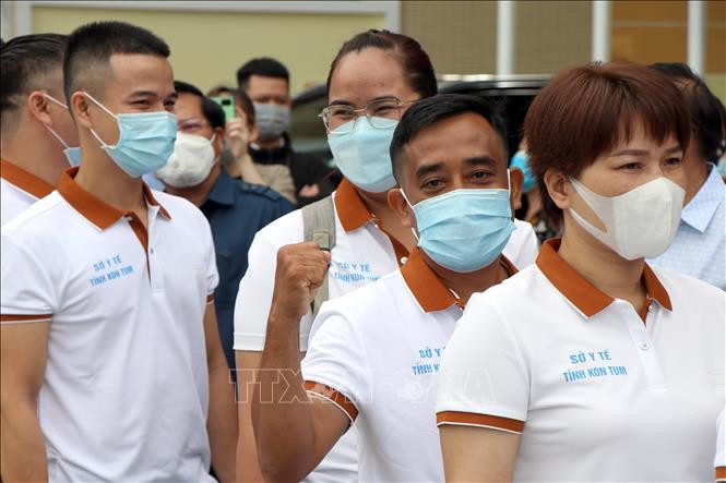 Các bác sỹ, điều dưỡng tham gia đoàn công tác quyết tâm thực hiệt tốt nhiệm vụ được giao. Ảnh: Dư Toán – TTXVN. Hưởng ứng Lời kêu gọi của Tổng Bí thư Nguyễn Phú Trọng: Đoàn cán bộ y tế tỉnh Kon Tum hỗ trợ Bình Dương đẩy lùi dịch COVID-19 ảnh 3