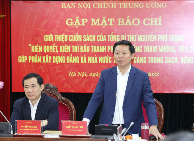 Phó Trưởng Ban Tuyên giáo Trung ương Trần Thanh Lâm phát biểu tại buổi gặp mặt. Ảnh: Phương Hoa - TTXVN Họp báo giới thiệu cuốn sách của Tổng Bí thư Nguyễn Phú Trọng về phòng, chống tham nhũng, tiêu cực ảnh 2