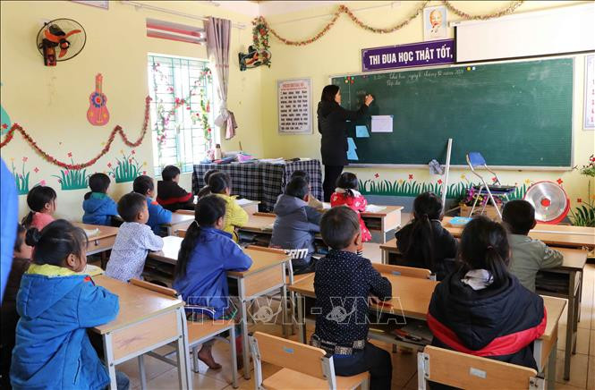 Một giờ học của học sinh Trường Tiểu học xã Sà Dề Phìn, huyện Sìn Hồ. Ảnh: Việt Hoàng-TTXVN Trở ngại trong xây dựng nông thôn mới ở huyện vùng cao biên giới Sìn Hồ ảnh 5