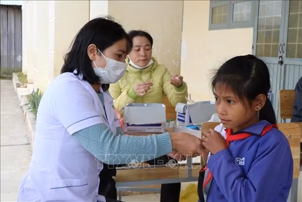 Kon Tum là tỉnh đầu tiên ở Tây Nguyên hoàn thành tiêm vaccine phòng bệnh bạch hầu ảnh 1
