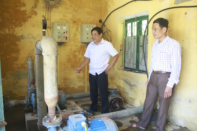Trạm cấp nước sinh hoạt nông thôn xã Yên Mạc, huyện Yên Mô, tỉnh Ninh Bình được xây dựng từ lâu, công suất nhỏ, đã xuống cấp nên không đáp ứng đủ nước sạch cho người dân. Ảnh: Thùy Dung - TTXVN Ninh Bình nỗ lực giải quyết tình trạng người dân "khát" nước sạch ở huyện nông thôn mới Yên Mô ảnh 4
