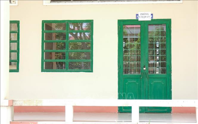 Phòng thi dự phòng cho các thí có biểu hiện ho sốt... Ảnh: Ánh Tuyết – TTXVN Phú Yên lùi thời gian thi tuyển sinh vào lớp 10 sau ngày 20/6 ảnh 1