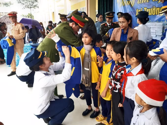 Quảng Nam: Hơn 120 tỷ đồng hỗ trợ gia đình chính sách, hộ nghèo dịp Tết Quý Mão 2023 ảnh 1