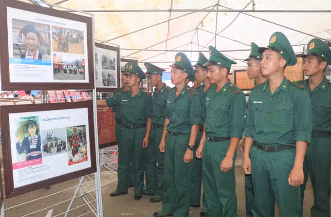 Cao Bằng triển lãm “Hoàng Sa, Trường Sa của Việt Nam - Những bằng chứng lịch sử và pháp lý” ảnh 1