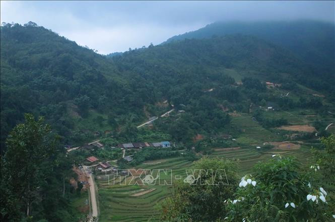 Xóm Hoài Khao nhìn từ trên cao. Ảnh: Chu Hiệu - TTXVN Xây dựng Hoài Khao thành Làng du lịch cộng đồng ảnh 1