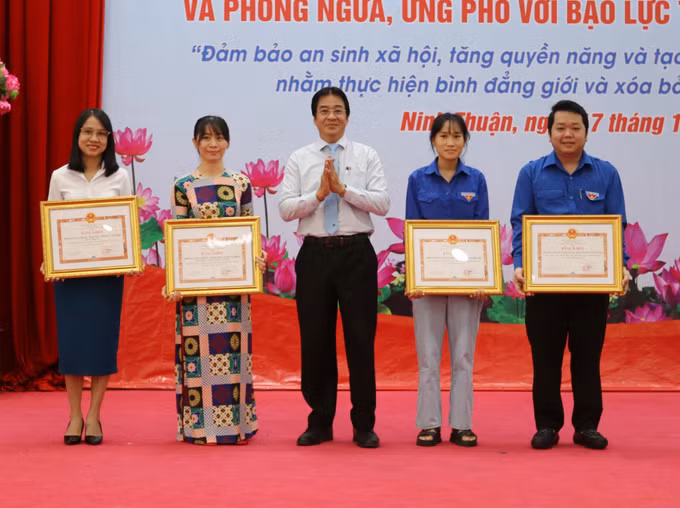 Tăng quyền năng, cơ hội cho phụ nữ và trẻ em gái bình đẳng phát triển ảnh 2