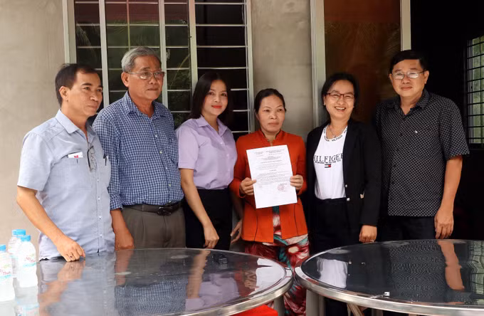 Hỗ trợ nhà ở cho đồng bào nghèo, đưa vùng dân tộc phát triển ảnh 2