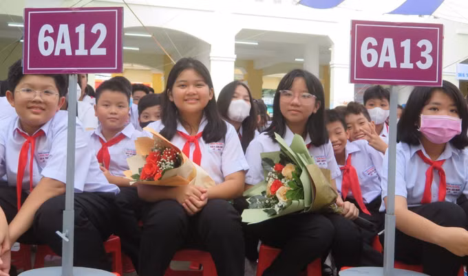 Phó Thủ tướng Trần Hồng Hà: Các em hãy tiên phong, đi đầu trong việc giữ gìn, bảo vệ môi trường, thích ứng với biến đổi khí hậu ảnh 5