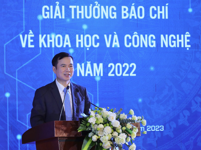 Thứ trưởng Bộ Khoa học và Công nghệ Bùi Thế Duy - Trưởng Ban tổ chức Giải thưởng phát biểu. Ảnh: Hoàng Hiếu - TTXVN Ngày Khoa học và Công nghệ 18/5: Trao giải thưởng báo chí về khoa học và công nghệ năm 2022 ảnh 4