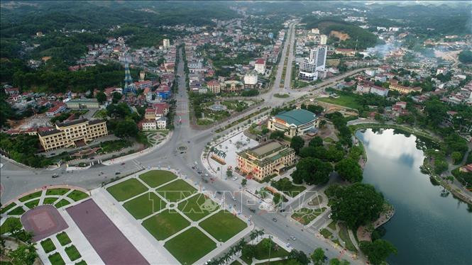 Thành phố Yên Bái đổi thay từng ngày. Ảnh: Đức Tưởng - TTXVN Đưa Yên Bái phát triển khá ở Vùng trung du và miền núi phía Bắc ảnh 2