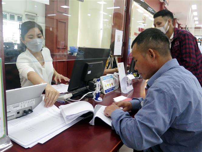 Thái Nguyên xác định triển khai thực hiện dịch vụ công trực tuyến mức độ 4 để tiến tới xây dựng chính quyền số. Ảnh: Quân Trang - TTXVN Năm 2023: Thái Nguyên khẳng định vị thế trung tâm vùng Trung du miền núi phía Bắc ảnh 3
