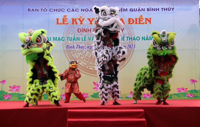 Tiết mục múa lân nghệ thuật khai mạc Lễ hội. Ảnh: Trung Kiên - TTXVN Lễ hội Kỳ Yên đình Bình Thủy: Khẳng định giá trị truyền thống lâu đời của vùng đất, con người Cần Thơ ảnh 4