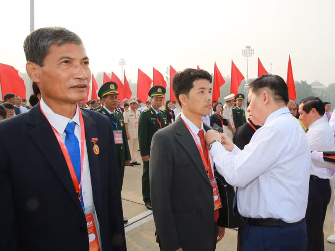 Các điển hình tiêu biểu toàn quốc trong học và làm theo tư tưởng, đạo đức, phong cách Hồ Chí Minh báo công dâng Bác ảnh 3