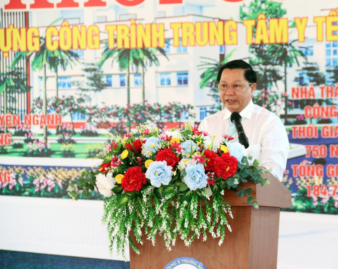 Giám đốc Sở Y tế Kiên Giang Hà Văn Phúc phát biểu tại Lễ khởi công. Ảnh: Lê Sen - TTXVN Nâng cao chất lượng hệ thống y tế vùng sâu, vùng kháng chiến của Kiên Giang ảnh 3