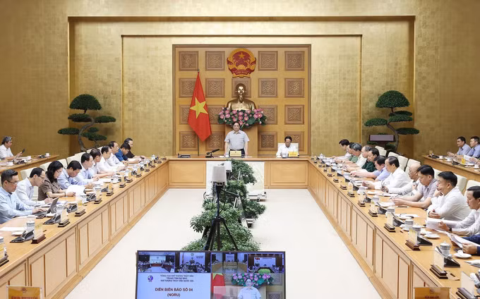 Thủ tướng Phạm Minh Chính: Kiên quyết di dời người dân khỏi khu vực có nguy cơ mất an toàn do bão lũ ảnh 1
