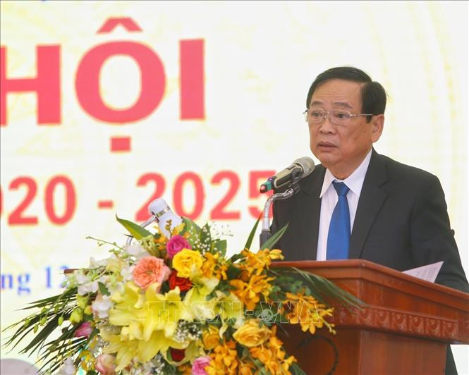 Ông Mai Đức Lộc, Phó Chủ tịch Hội Nhà báo Việt Nam báo cáo về phương án nhân sự Ban Chấp hành khoá XI. Ảnh: Tuấn Đức - TTXVN Đại hội lần thứ XI Hội Nhà báo Việt Nam: Xây dựng báo chí cách mạng giàu tính chiến đấu,nhân văn, chuyên nghiệp và hiện đại ảnh 3