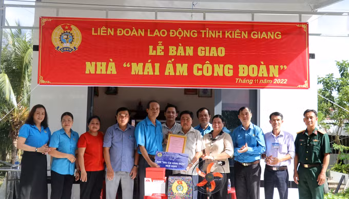 Kiên Giang: Hỗ trợ “Mái ấm công đoàn” cho đoàn viên khó khăn về nhà ở ảnh 1