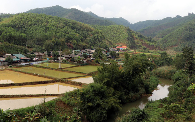 Một góc làng quê xã Yên Lâm, huyện Hàm Yên (Tuyên Quang). Ảnh: Vũ Quang – TTXVN Xây dựng nông thôn mới ở huyện vùng cao Hàm Yên ảnh 5