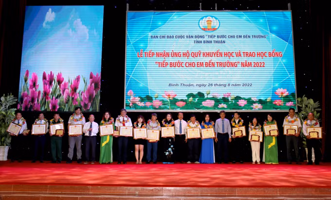 Năm học 2022-2023: Bình Thuận hỗ trợ học sinh có hoàn cảnh khó khăn đến trường ảnh 3