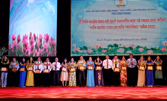 Năm học 2022-2023: Bình Thuận hỗ trợ học sinh có hoàn cảnh khó khăn đến trường ảnh 2