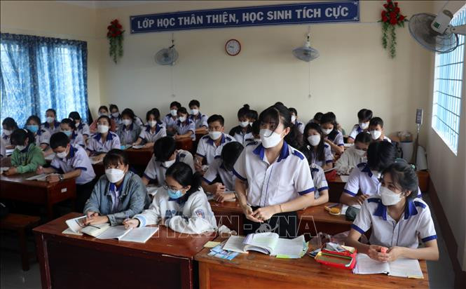 Học sinh lớp 12 Trường Trung học Cơ sở và Trung học Phổ thông Thạnh Tây học tập, ôn luyện chuẩn bị cho kỳ thi tốt nghiệp THPT. Ảnh: Lê Huy Hải - TTXVN Điểm sáng về chất lượng giáo dục ở vùng sâu tỉnh Kiên Giang ảnh 4