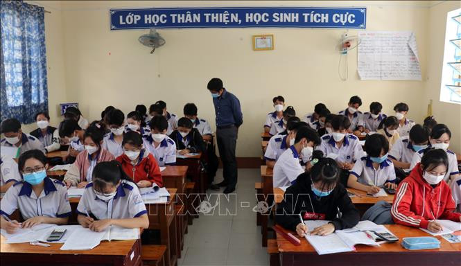 Học sinh lớp 12 Trường Trung học Cơ sở và Trung học Phổ thông Thạnh Tây học tập, ôn luyện chuẩn bị cho kỳ thi tốt nghiệp THPT. Ảnh: Lê Huy Hải - TTXVN Điểm sáng về chất lượng giáo dục ở vùng sâu tỉnh Kiên Giang ảnh 1