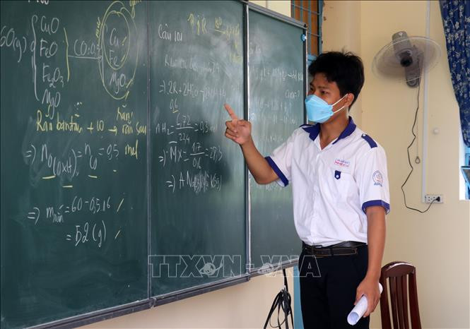 Học sinh lớp 12 Trường Trung học Cơ sở và Trung học Phổ thông Thạnh Tây học tập, ôn luyện chuẩn bị cho kỳ thi tốt nghiệp THPT. Ảnh: Lê Huy Hải - TTXVN Điểm sáng về chất lượng giáo dục ở vùng sâu tỉnh Kiên Giang ảnh 3