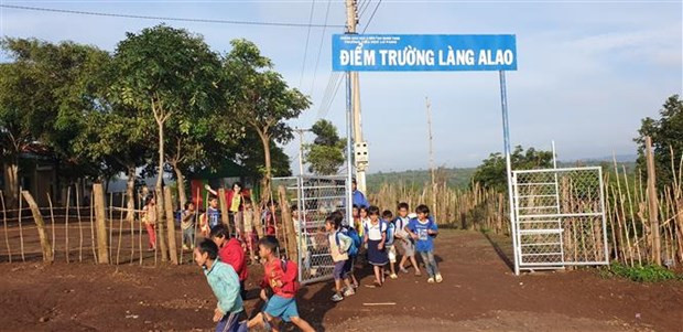 Điểm trường làng Alao, xã Lơ Pang, huyện Mang Yang (Gia Lai). Ảnh: Hồng Điệp - TTXVN Thầy Chhỡi 35 năm "cõng" chữ về làng ảnh 2