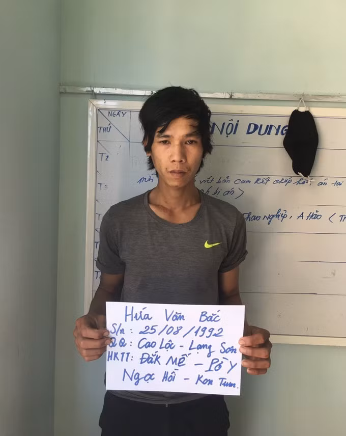 Kon Tum: Bắt giữ đối tượng vận chuyển 2,1 kg ma túy đá ảnh 1
