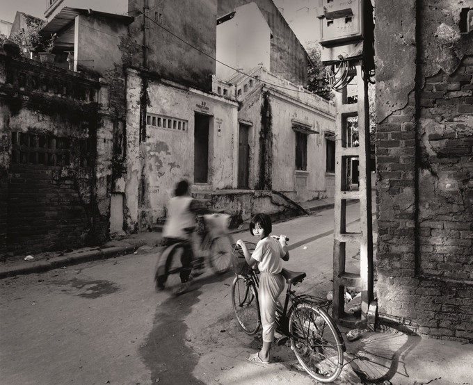 Buổi chiều qua ngõ Trúc Bạch, năm 2001. Ảnh: Hoài Linh buoi-chieu-qua-ngo-truc-bach-2001hoai-linh.jpg