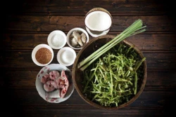 Nguyên liệu chế biến canh Samlor Korko chủ yếu từ thực vật thiên nhiên, dễ tìm và sẵn có quanh nhà.