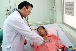 Cứu sống bệnh nhân Campuchia mắc bệnh Lupus ban đỏ gây biến chứng tổn thương đa cơ quan