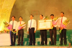 Phó Thủ tướng Vũ Văn Ninh dự lễ công nhận thị xã Ngã Bảy (Hậu Giang) đạt chuẩn nông thôn mới