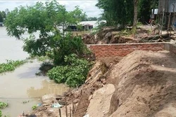 An Giang di dời khẩn cấp nhà dân trong vùng sạt lở ở đầu nguồn sông Hậu