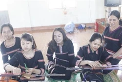 Đồng bào Ba Na xã Glar đồng lòng xây dựng nông thôn mới