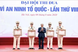 Thủ tướng Nguyễn Xuân Phúc: Lực lượng Công an lấy kết quả công tác và phục vụ nhân dân là mục tiêu thi đua