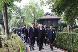  Tổng Bí thư, Chủ tịch nước Nguyễn Phú Trọng dâng hương tưởng niệm Chủ tịch Hồ Chí Minh