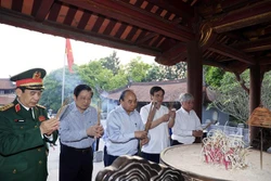 Giỗ Tổ Hùng Vương năm 2022: Chủ tịch nước Nguyễn Xuân Phúc dâng hương Tổ Mẫu Âu Cơ và Quốc tổ Lạc Long Quân