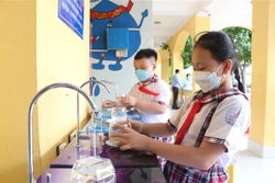 Mang nước sạch đến học đường vùng biển mặn